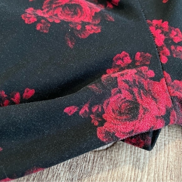 Torrid Black Floral Ponte Jogger Size 2X - Picture 5 of 6